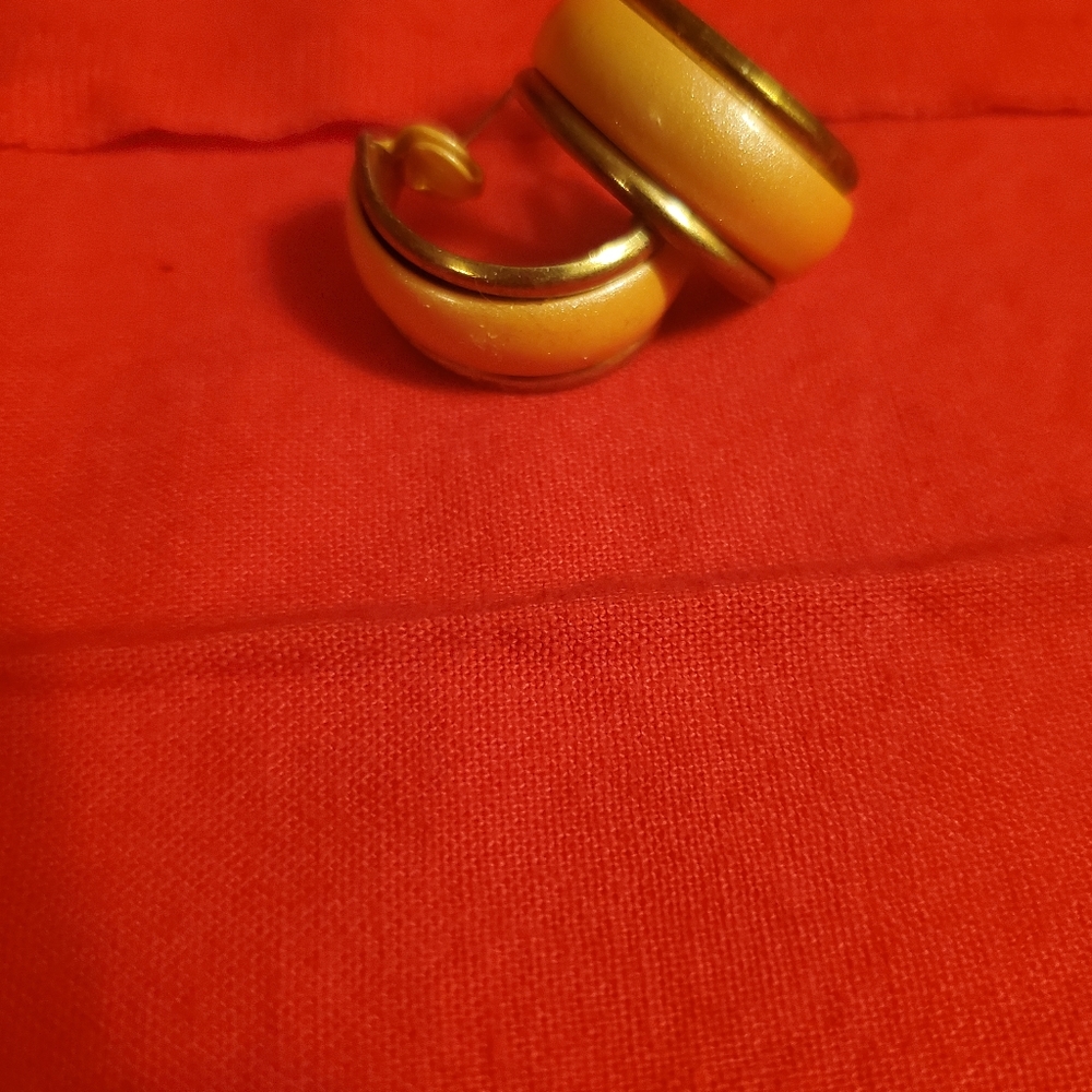 Pearl Pink & Gold Hoop Earrings